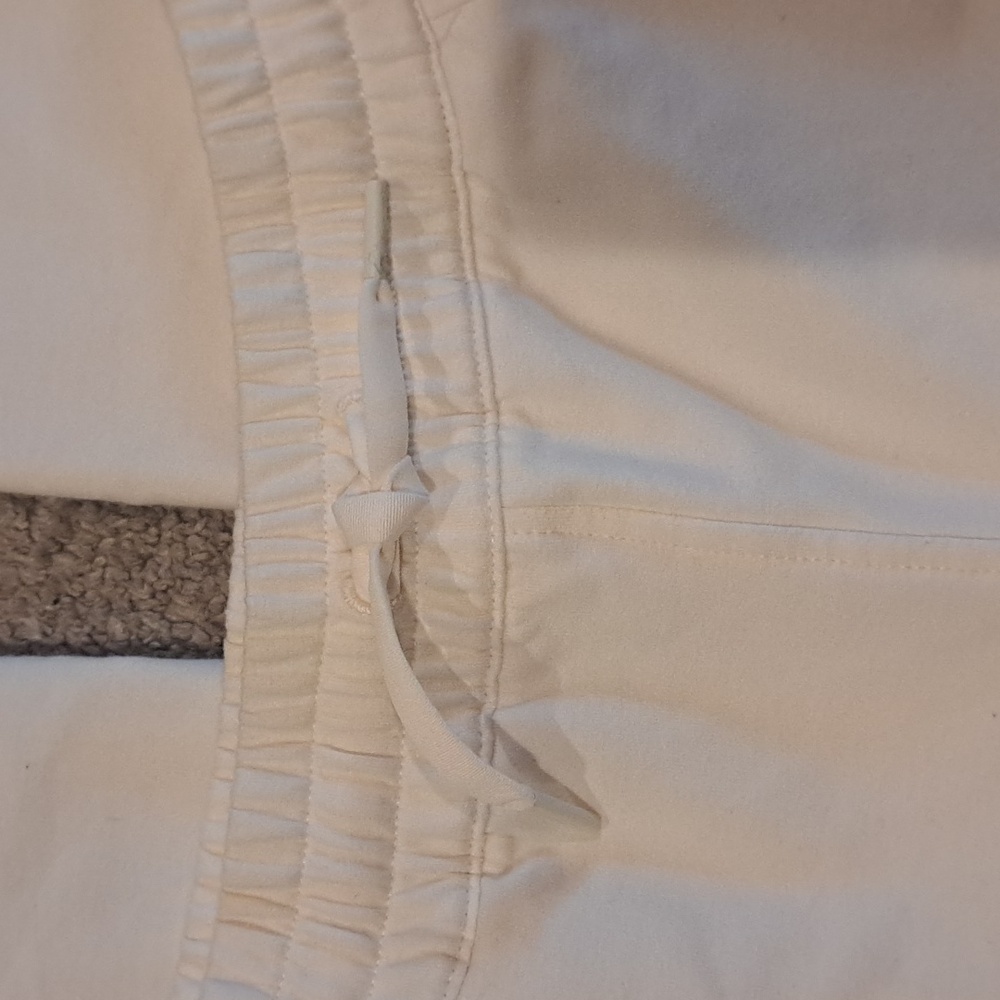 Athleta Cream Color Elastic Waist Wide Legged Cargo Sweat Pants - Picture 5 of 9